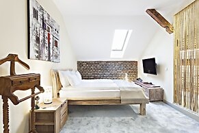 SuperB Luxury Suites