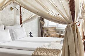 SuperB Luxury Suites