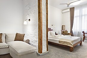 SuperB Luxury Suites