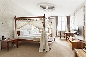 SuperB Luxury Suites