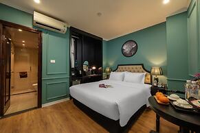 Madelise Adora Hotel