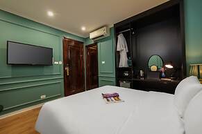 Madelise Adora Hotel