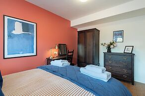Shorefront Apartment - Sea View With 3 Bedrooms