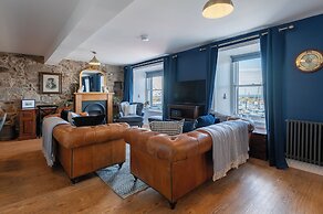 Shorefront Apartment - Sea View With 3 Bedrooms
