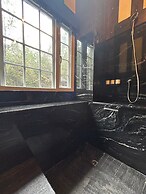 Senboard Manor