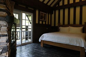 Senboard Manor