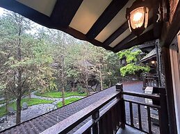 Senboard Manor