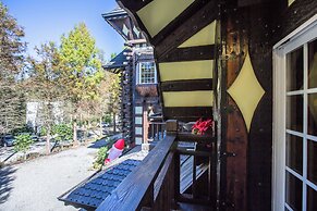 Senboard Manor