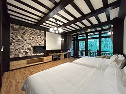 Senboard Manor