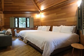 Senboard Manor