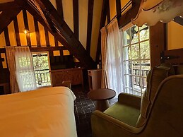 Senboard Manor