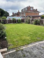 Beautiful 5-bed House in Walsall