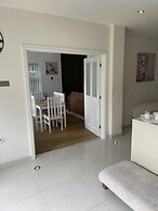 Beautiful 5-bed House in Walsall