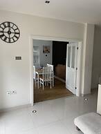 Beautiful 5-bed House in Walsall