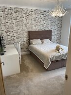 Beautiful 5-bed House in Walsall