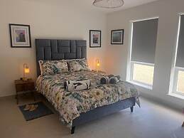 Sunset Cottage - Sleeps 6 - Parking - Garden