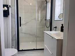 Sunset Cottage - Sleeps 6 - Parking - Garden