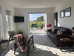 Sunset Cottage - Sleeps 6 - Parking - Garden