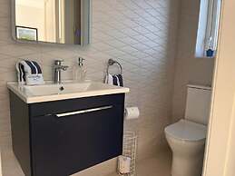 Sunset Cottage - Sleeps 6 - Parking - Garden