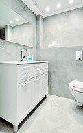 SHaYaSH apartments Leonardo Bat-Yam