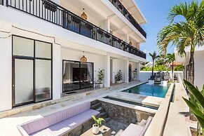 Modern Industrial Apartment-Umalas