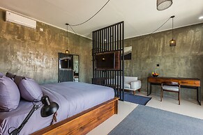 Modern Industrial Apartment-Umalas