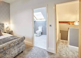 Host Stay Simba House