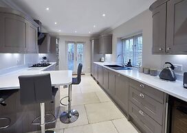 Host Stay Lowcross Cottage