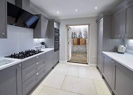 Host Stay Lowcross Cottage