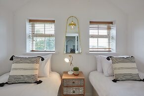 Host Stay Dunsley Chapel