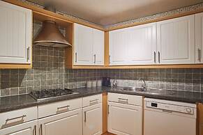 Host Stay Regency Mansions Apartment