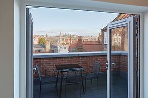 Host Stay Skyline Apartment