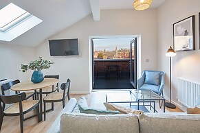 Host Stay Skyline Apartment