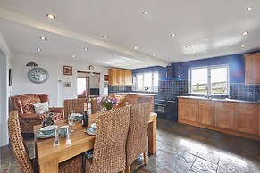 Host Stay Fairview House