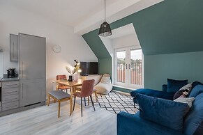 Host Stay Oyster Cottage