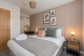 Host Stay Oyster Cottage
