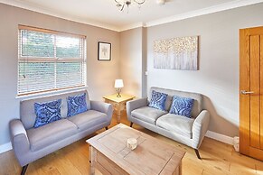 Host Stay Holmedene