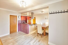 Host Stay Holmedene