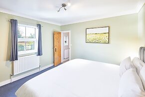 Host Stay Holmedene