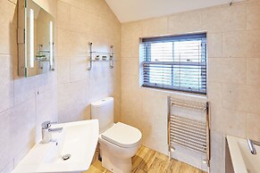 Host Stay Holmedene