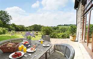Host Stay Tregaer Mill Barn