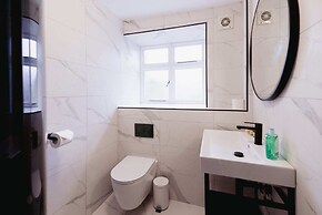 Host Stay Iris Cottage