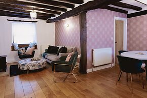 Host Stay Iris Cottage