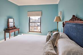 Host Stay Turnstone