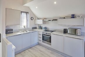 Host Stay Jet Cottage Spa Well