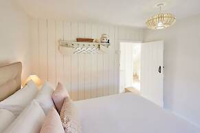 Host Stay Holmlea Cottage