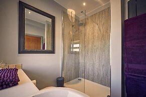 Host Stay Bluebell Cottage