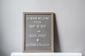 Host Stay The Bach