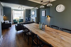 Host Stay Raven House