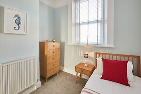 Host Stay Cheviot House